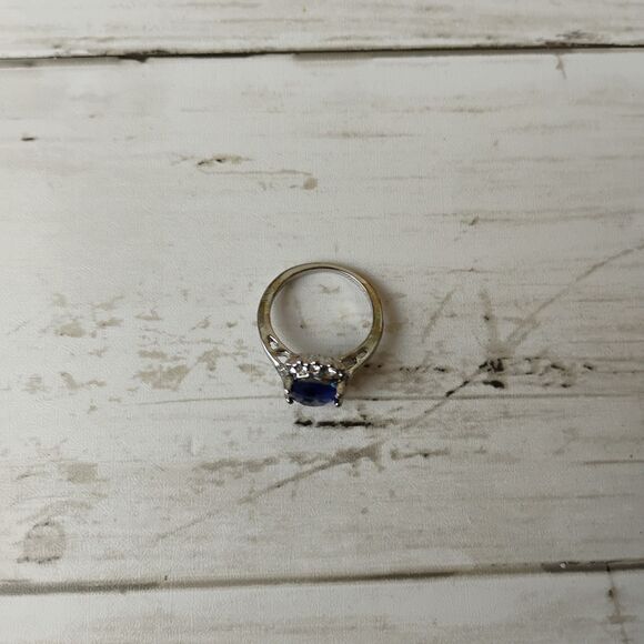 NEW Simulated Oval Sapphire Stone w/Rhinestone Ring Size 5.5 Silvertone Cocktail - Picture 4 of 5